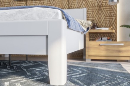 A robusztus, masszív Sion K1 ágy méltóságteljes központi eleme lesz hálószobájának, amely otthonosságot és kényelmet hoz magával.