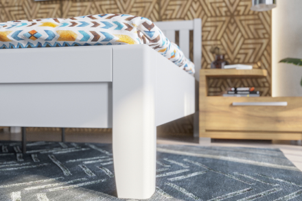 A robusztus, masszív Sion K2 ágy méltóságteljes központi eleme lesz hálószobájának, amely otthonosságot és kényelmet hoz magával.