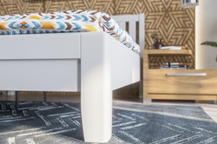 A robusztus, masszív Sion K2 ágy méltóságteljes központi eleme lesz hálószobájának, amely otthonosságot és kényelmet hoz magával.