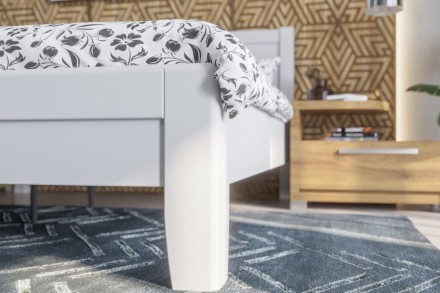 A robusztus, masszív Sion K3 ágy méltóságteljes központi eleme lesz hálószobájának, amely otthonosságot és kényelmet hoz magával.