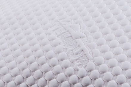 A TEMPUR® Cloud párna a speciális TEMPUR® alapanyagból készül, amely ötvözi a hihetetlen puhaságot és kényelmet a kellő és tökéletes gerinctartással együtt alvás közben.