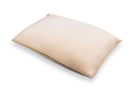 A Comfort Original párna a TEMPUR® párnákra jellemző kényelmet és alátámasztást nyújtja.