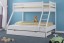 Theo egy emeletes ágy három gyerek számára, amely a pontos kidolgozást kivételes funkcionalitással egyesíti.