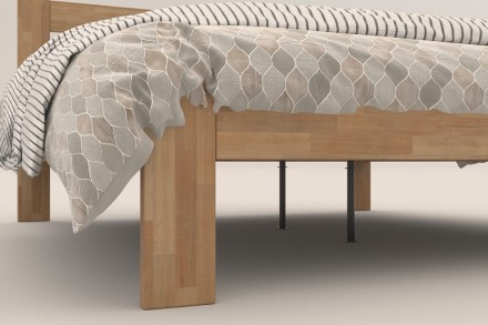 Az Utena egy elegáns, szellős ágykeret masszív faanyagból, függőlegesen tagolt fejvéggel.