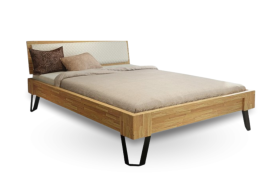 Teljes egészében masszív fából készült ágy modern designnal és kárpitozott ágytámlával
