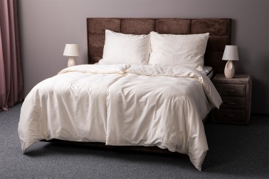 A prémiumszintű Klinmam egyszínű ágynemű a legfinomabb hosszúszálú fésült egyiptomi pamutból készült.