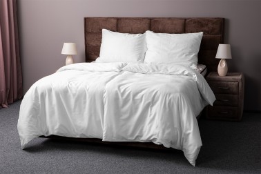A prémiumszintű Klinmam egyszínű ágynemű a legfinomabb hosszúszálú fésült egyiptomi pamutból készült.