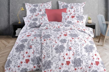 Az ágynemű kellemes tapintású, kiválóan elvezeti a nedvességet, és szinte egyáltalán nem gyűrődik.