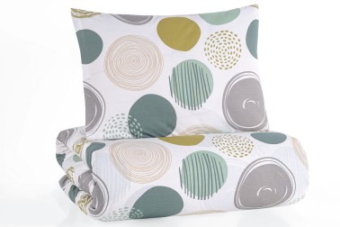 Az ágynemű kellemes tapintású, kiválóan elvezeti a nedvességet, és szinte egyáltalán nem gyűrődik.