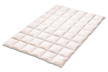 A Klinmam Home Pure Elegance luxus pehelypaplan a legfinomabb libapehely és az exkluzív egyiptomi pamut kombinációjának köszönhetően a kényelem csúcsát nyújtja. Kiemelkedik természetes hőszabályozó képességével, valamint azzal, hogy egész éjszaka képes fenntartani az ideális mikroklímát, így maximális komfort mellett biztosít zavartalan alvást.
