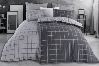 Az ágynemű kellemes tapintású, kiválóan elvezeti a nedvességet, és szinte egyáltalán nem gyűrődik.